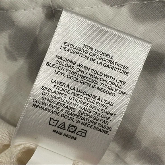 Express Relaxed Lace Pieced V-Neck Tee NWT S - Picture 5 of 11